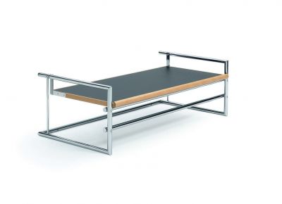 Menton Tisch von ClassiCon mit Chromgestell, Holzrahmen und grauer Tischplatte. Design Beistelltisch.